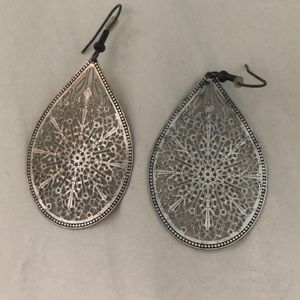 Silver teardrop earring